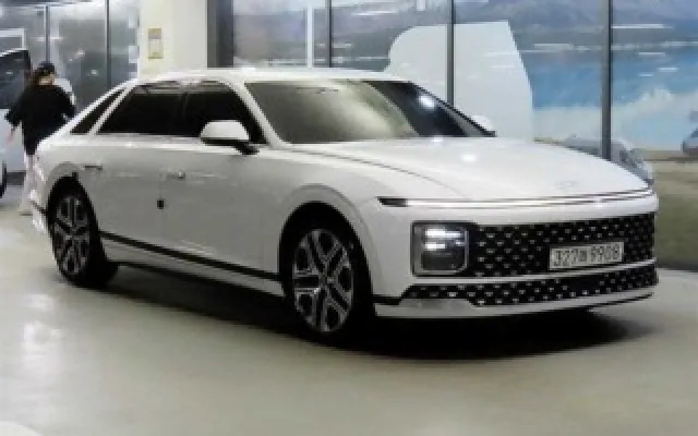 수원중고자동차카드할부 그랜저 (GN7) 가솔린 2.5 2WD 매물 사진 18 - 2023/07 69,738km